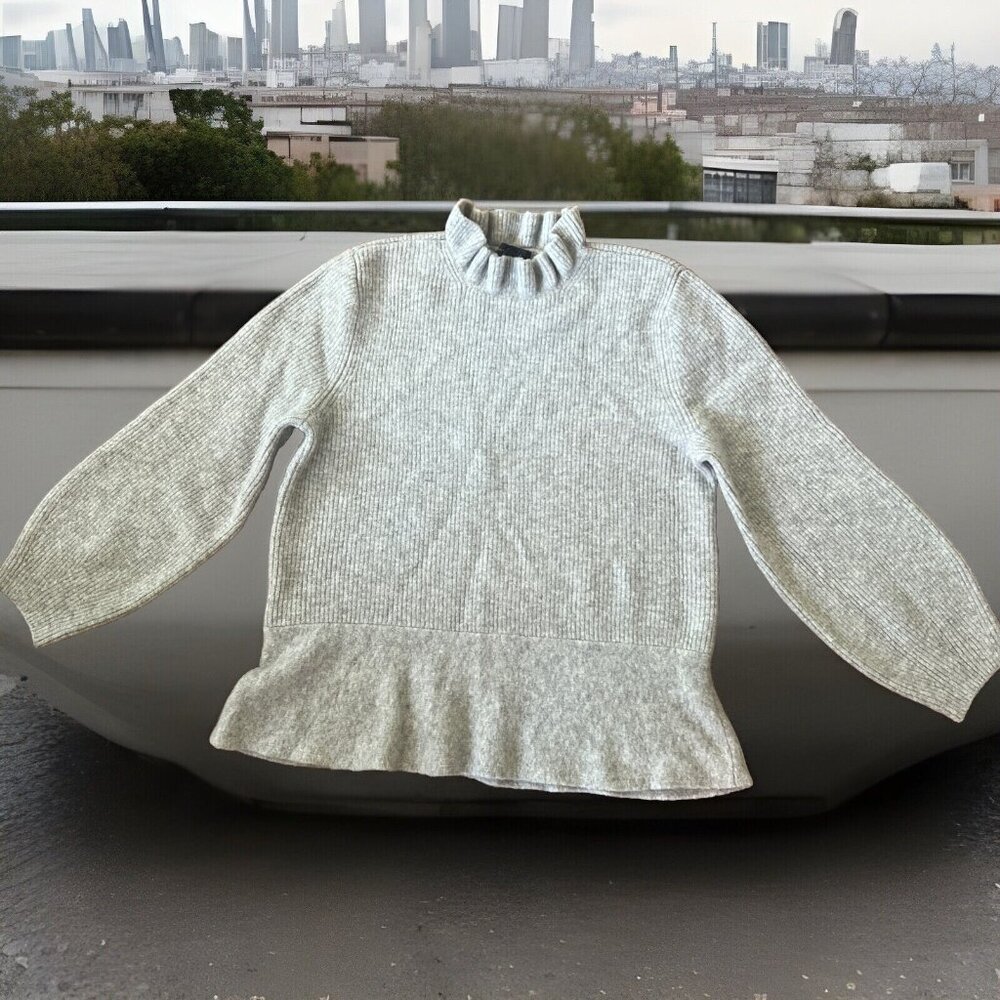 Ann Taylor  Gray 3/4 Sleeve‎ Knit Sweater Womens L Ruffle neck cozy wool blend
